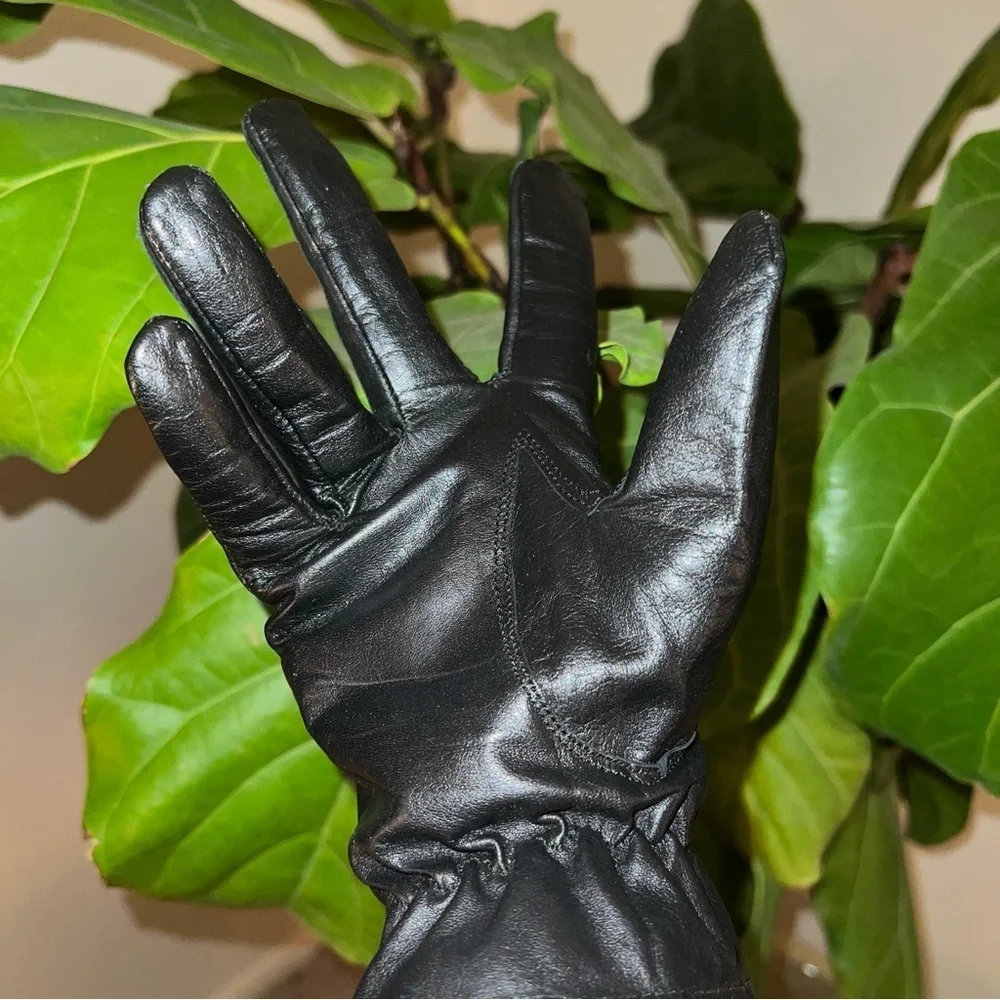 FIRST Women’s Unlined Black Leather Driving Gloves Size Medium=7.5